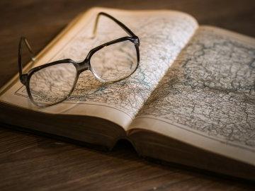 Book Map Glasses 历史 generic